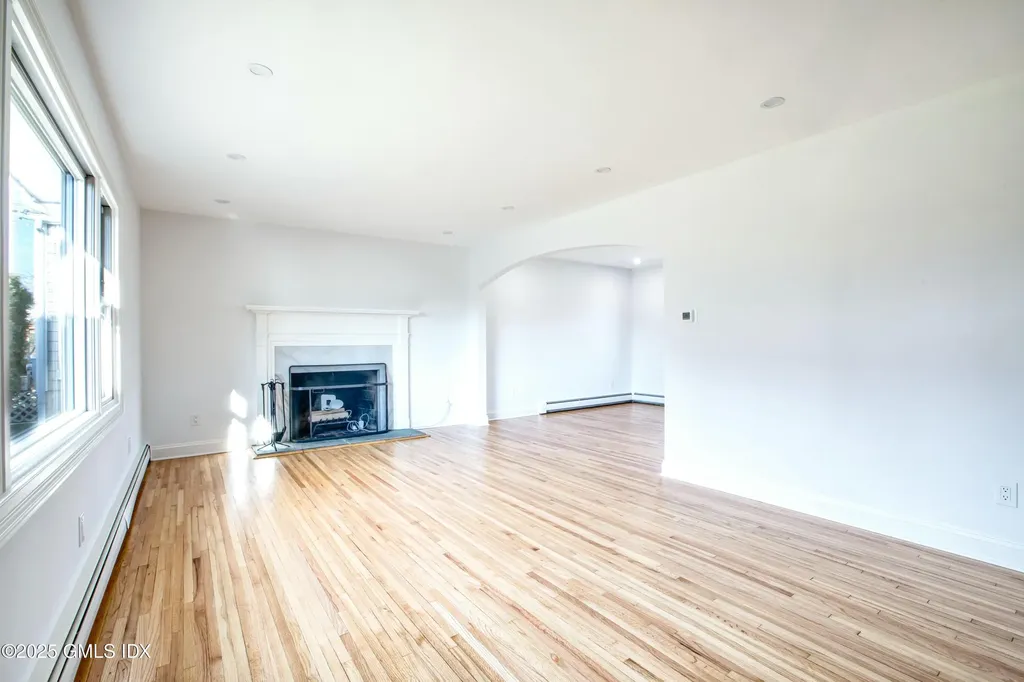 9 Apache Place Riverside CT 06878