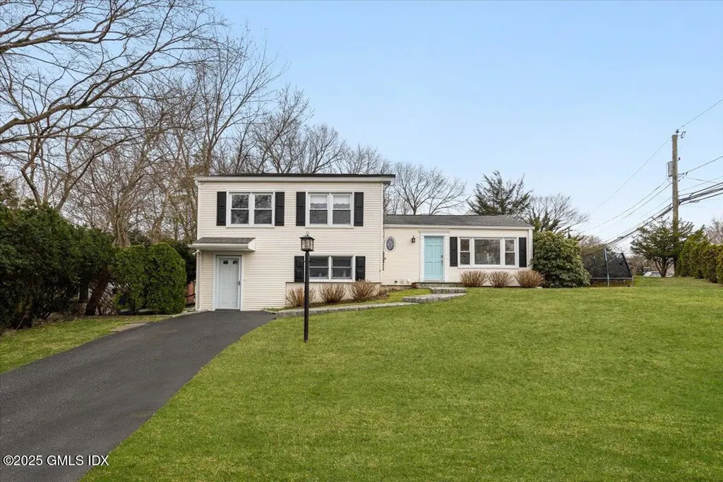 12 Mary Lane Riverside CT 06878