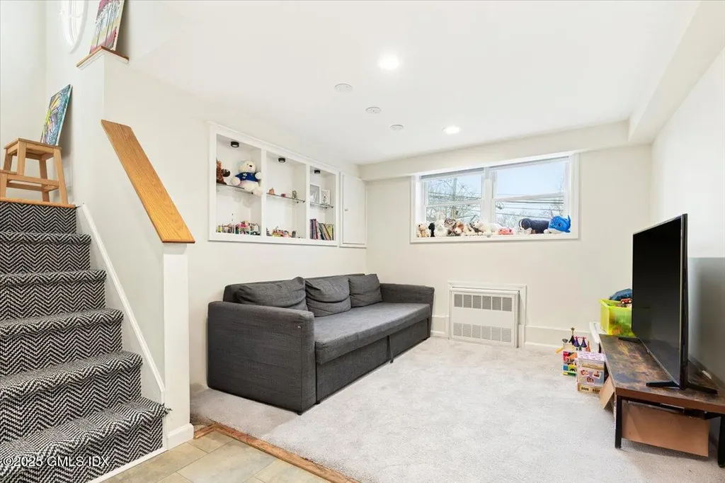 12 Mary Lane Riverside CT 06878