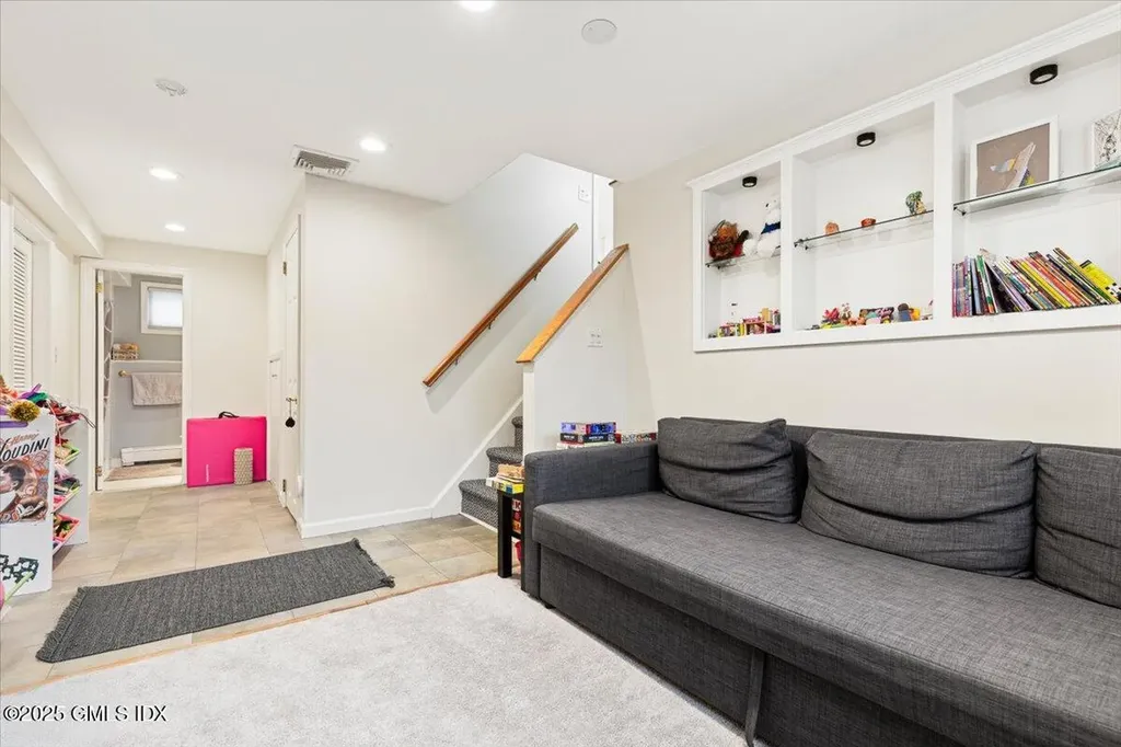 12 Mary Lane Riverside CT 06878