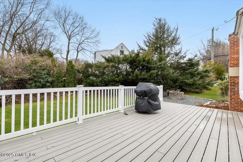 12 Mary Lane Riverside CT 06878