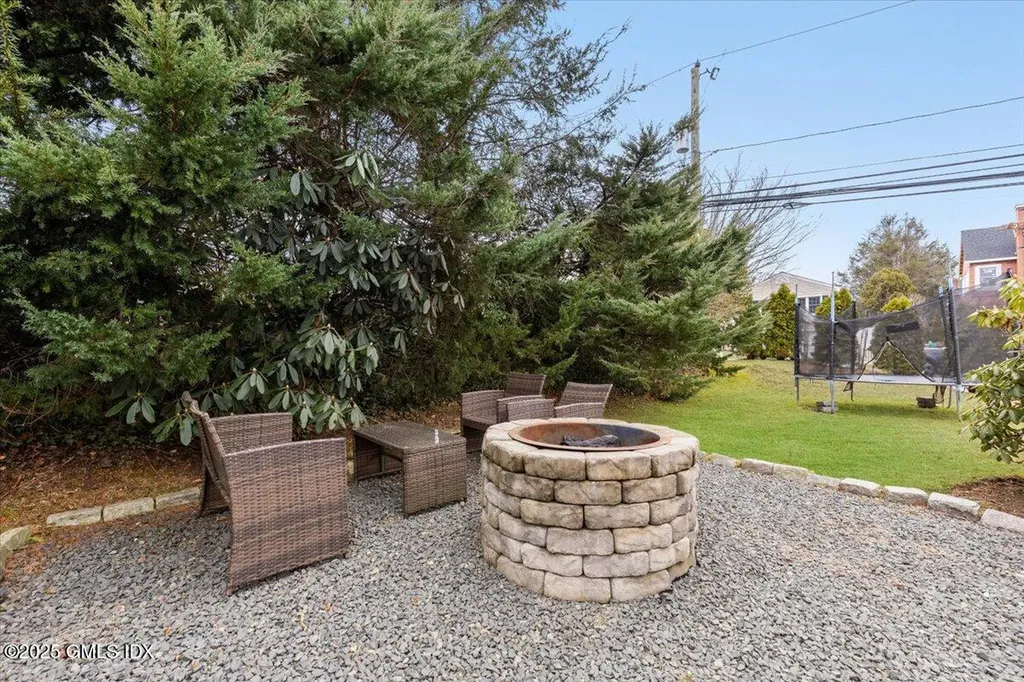 12 Mary Lane Riverside CT 06878