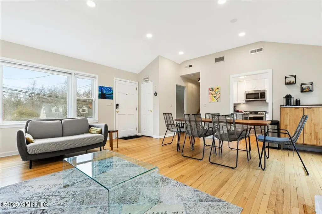 12 Mary Lane Riverside CT 06878