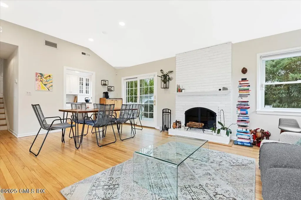 12 Mary Lane Riverside CT 06878