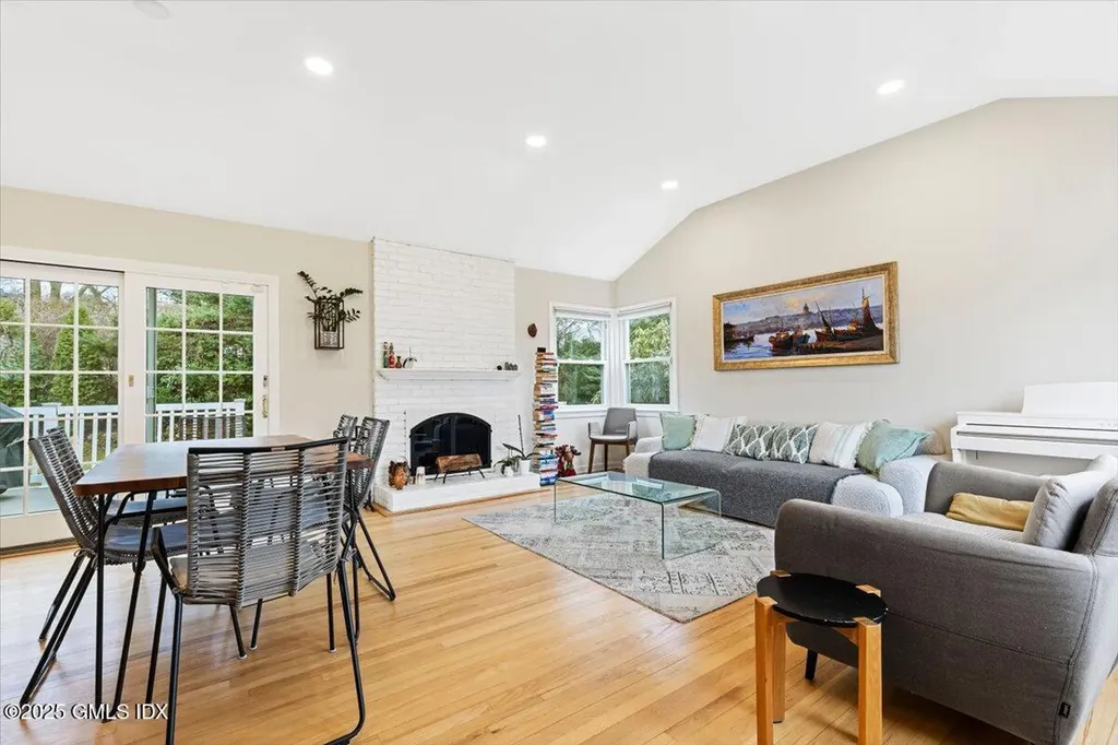 12 Mary Lane Riverside CT 06878