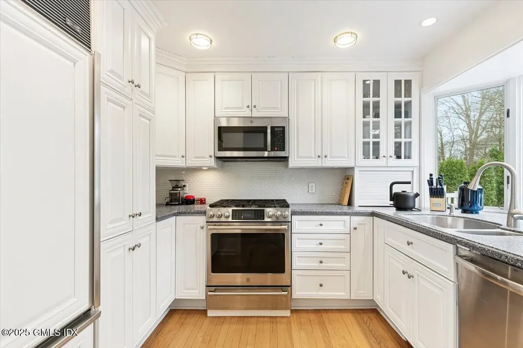 12 Mary Lane Riverside CT 06878