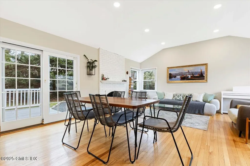 12 Mary Lane Riverside CT 06878