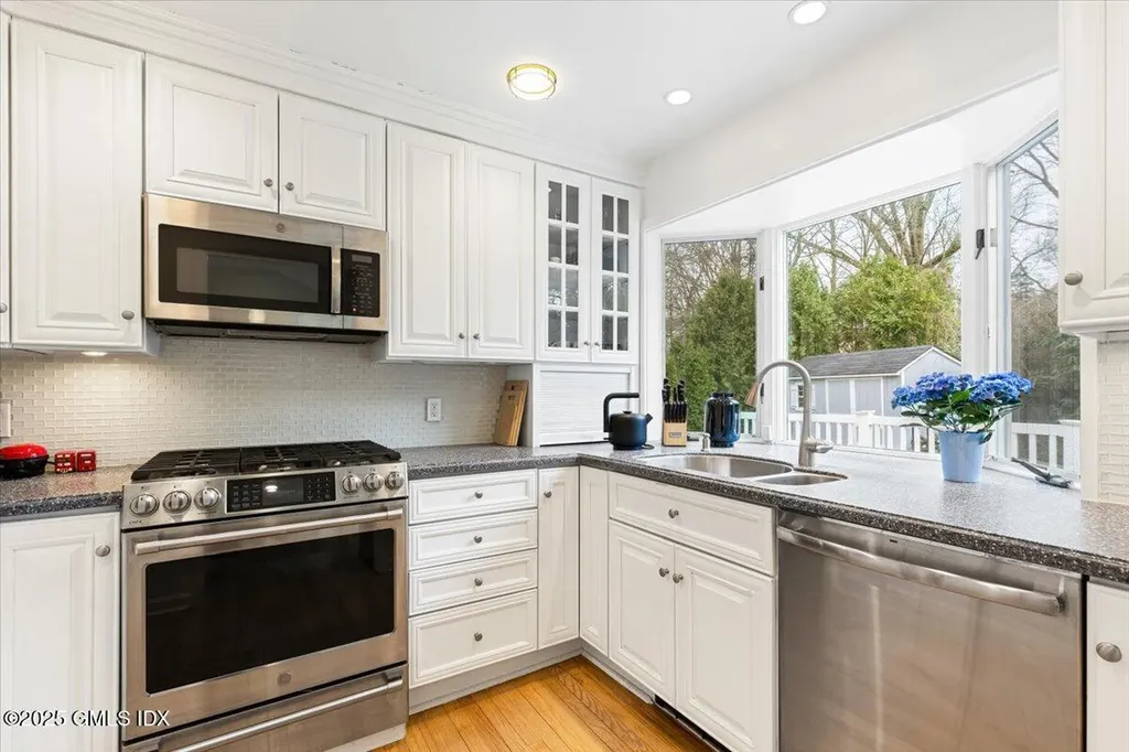 12 Mary Lane Riverside CT 06878