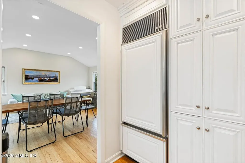 12 Mary Lane Riverside CT 06878