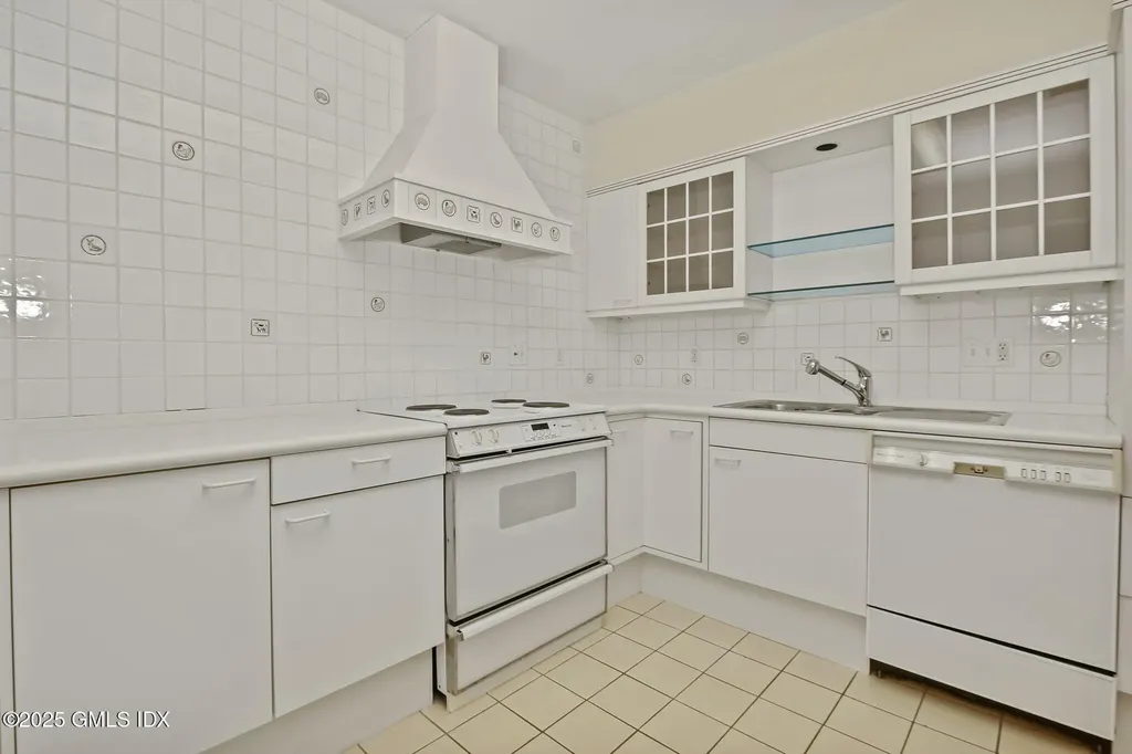 8 Tinker Lane Greenwich CT 06830