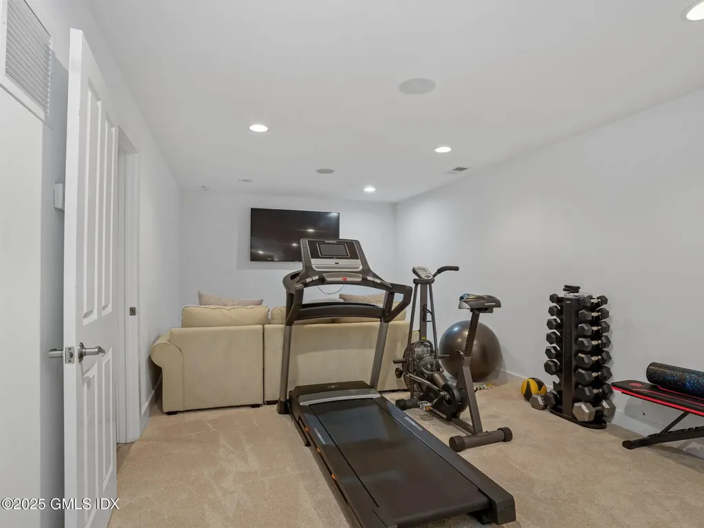 77 Havemeyer Lane Stamford CT 06902