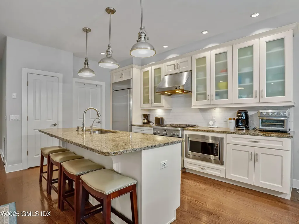 77 Havemeyer Lane Stamford CT 06902