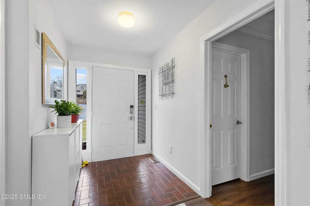 404 W Lyon Farm Drive Greenwich CT 06831