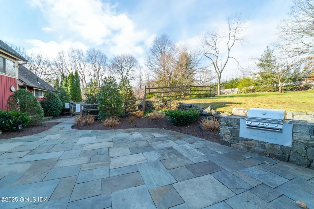 404 W Lyon Farm Drive Greenwich CT 06831