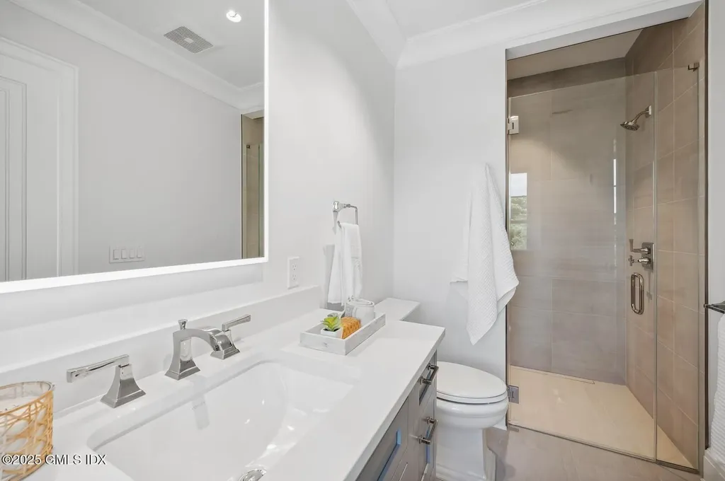 405 Whitfield Street Guilford CT 06437