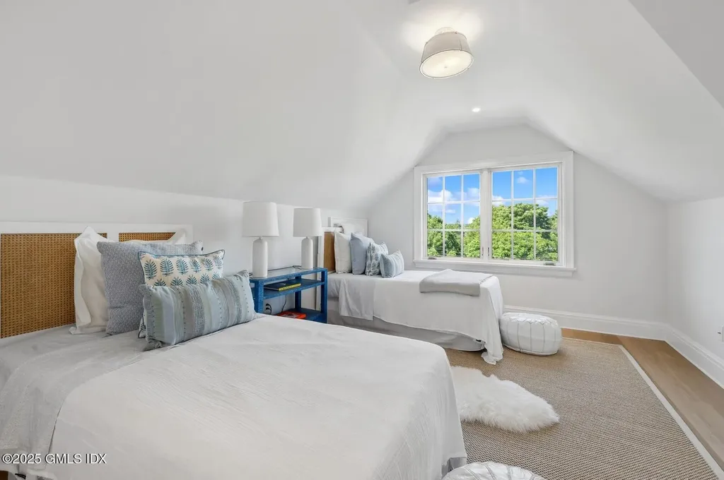 405 Whitfield Street Guilford CT 06437