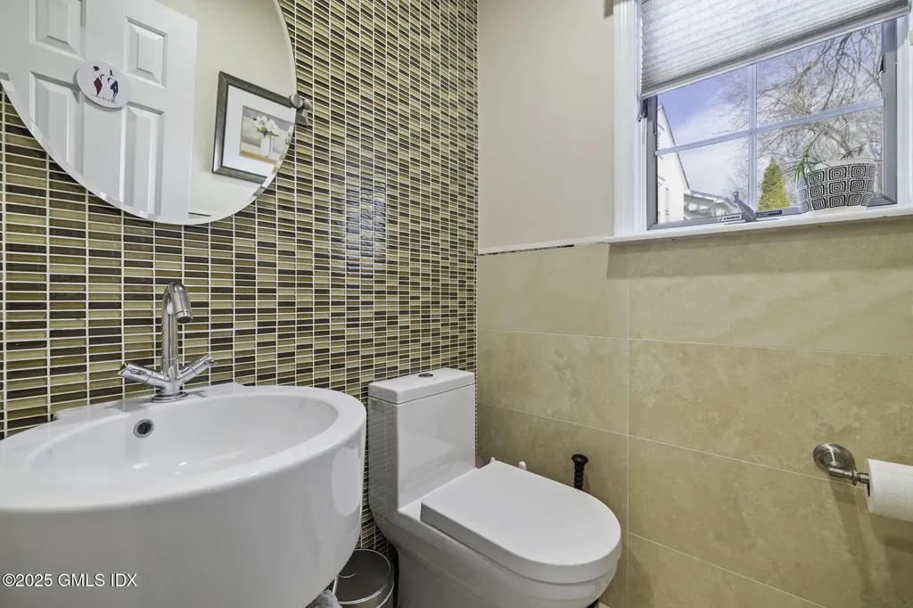 39 Center Drive Old Greenwich CT 06870