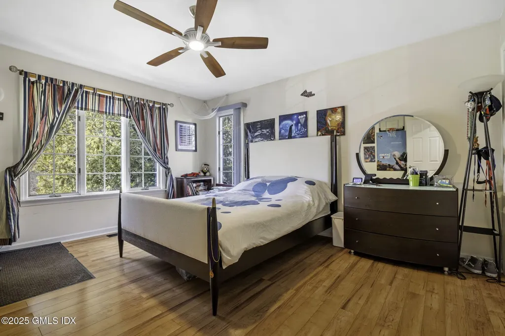 39 Center Drive Old Greenwich CT 06870