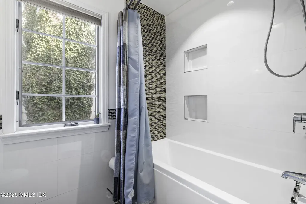 39 Center Drive Old Greenwich CT 06870