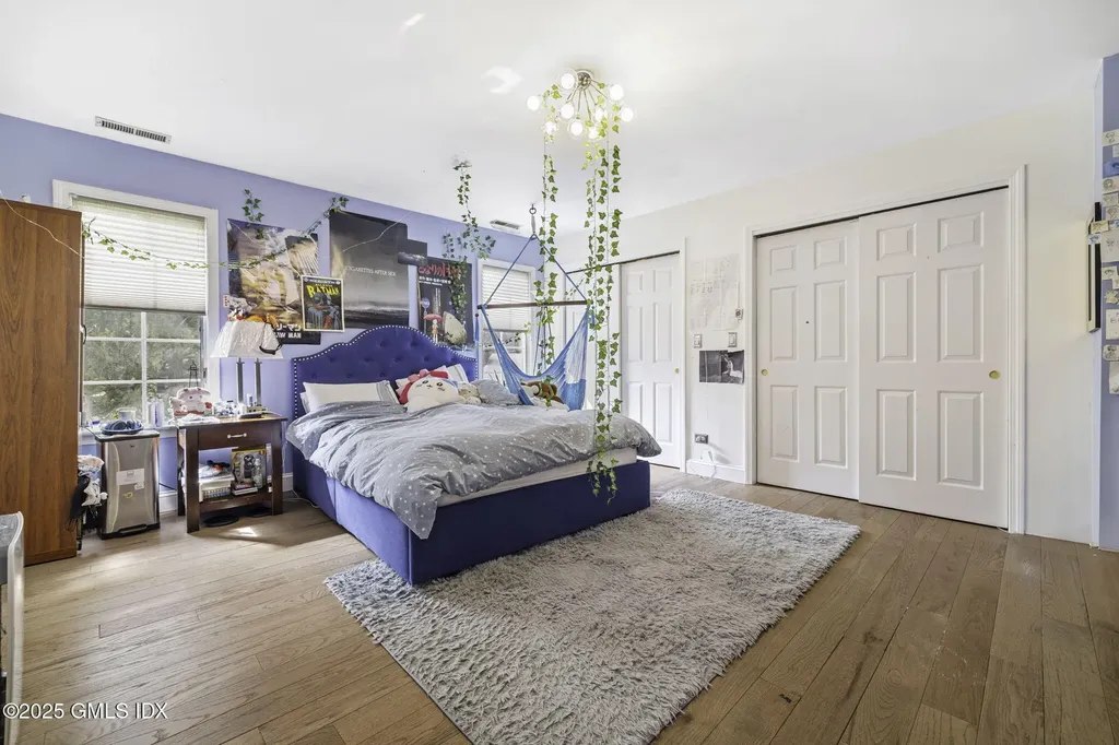 39 Center Drive Old Greenwich CT 06870