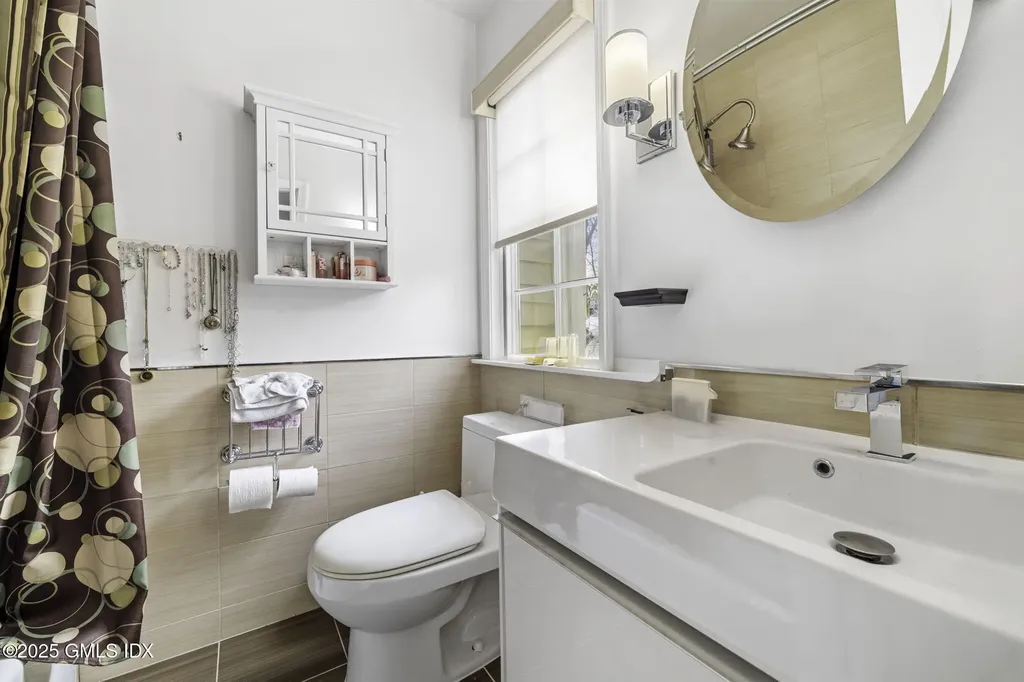 39 Center Drive Old Greenwich CT 06870