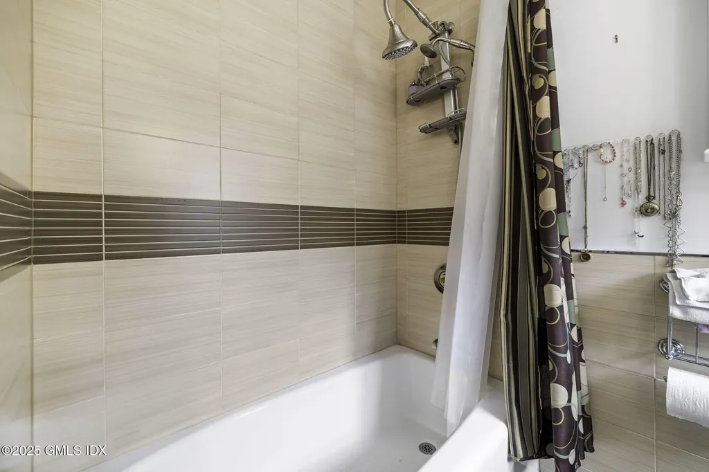 39 Center Drive Old Greenwich CT 06870