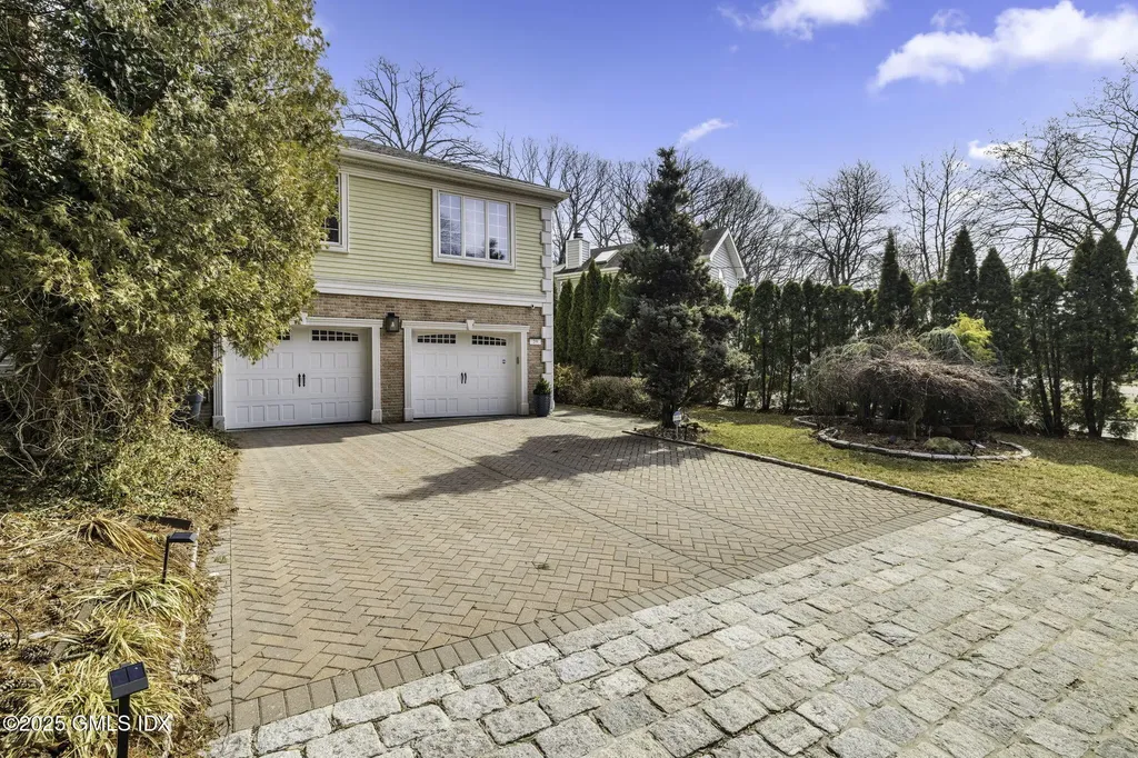 39 Center Drive Old Greenwich CT 06870