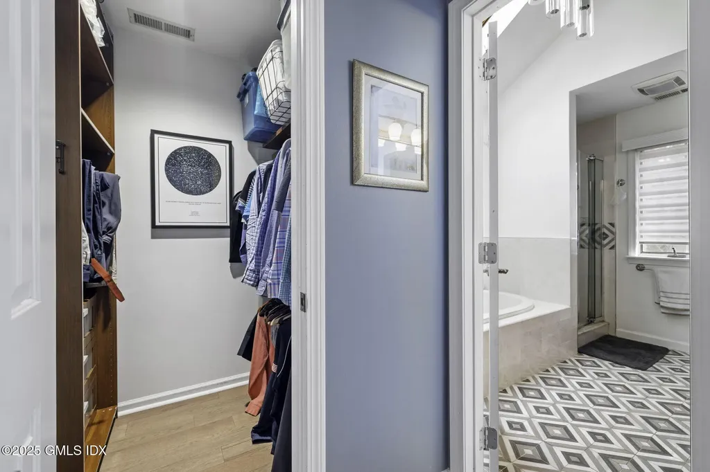 39 Center Drive Old Greenwich CT 06870