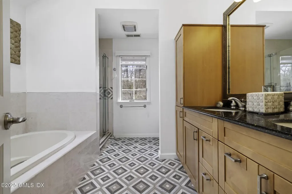 39 Center Drive Old Greenwich CT 06870