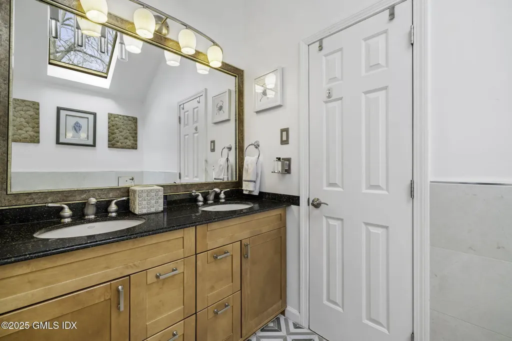 39 Center Drive Old Greenwich CT 06870