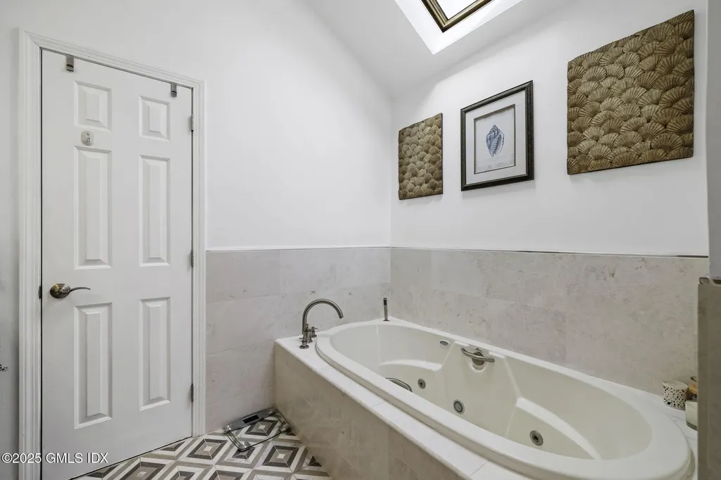 39 Center Drive Old Greenwich CT 06870