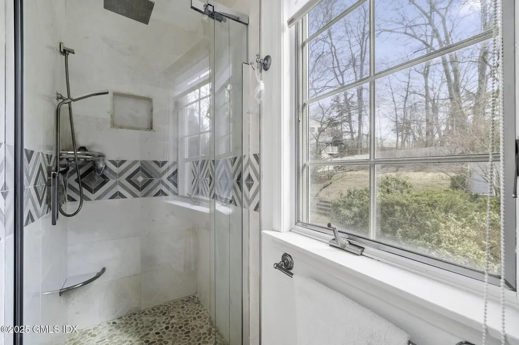 39 Center Drive Old Greenwich CT 06870