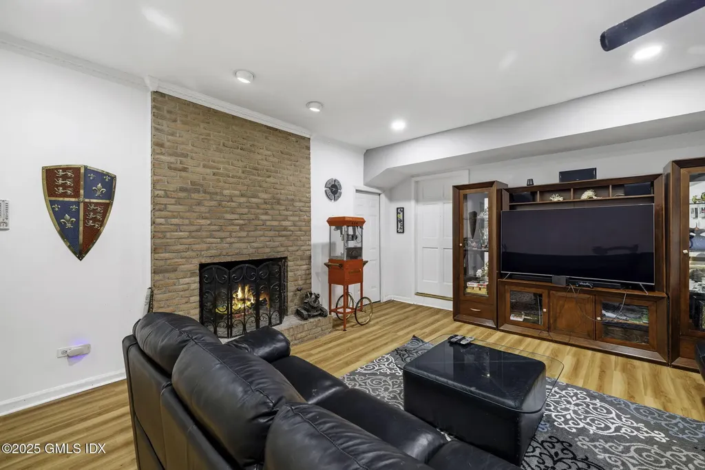 39 Center Drive Old Greenwich CT 06870