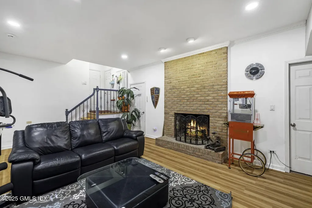 39 Center Drive Old Greenwich CT 06870