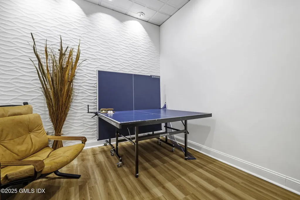 39 Center Drive Old Greenwich CT 06870