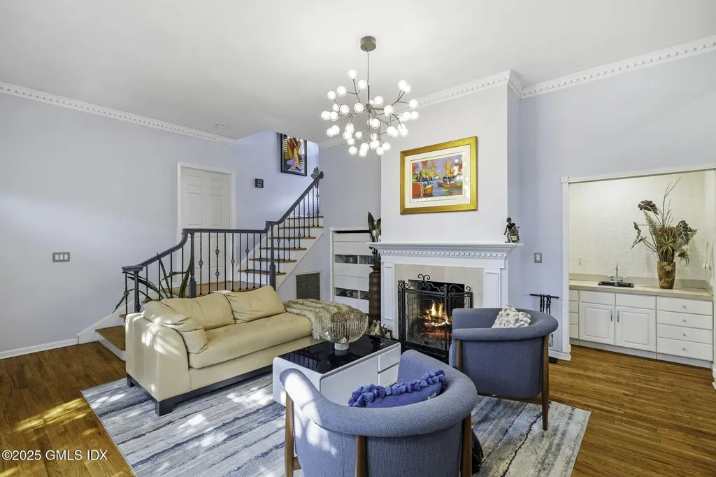 39 Center Drive Old Greenwich CT 06870