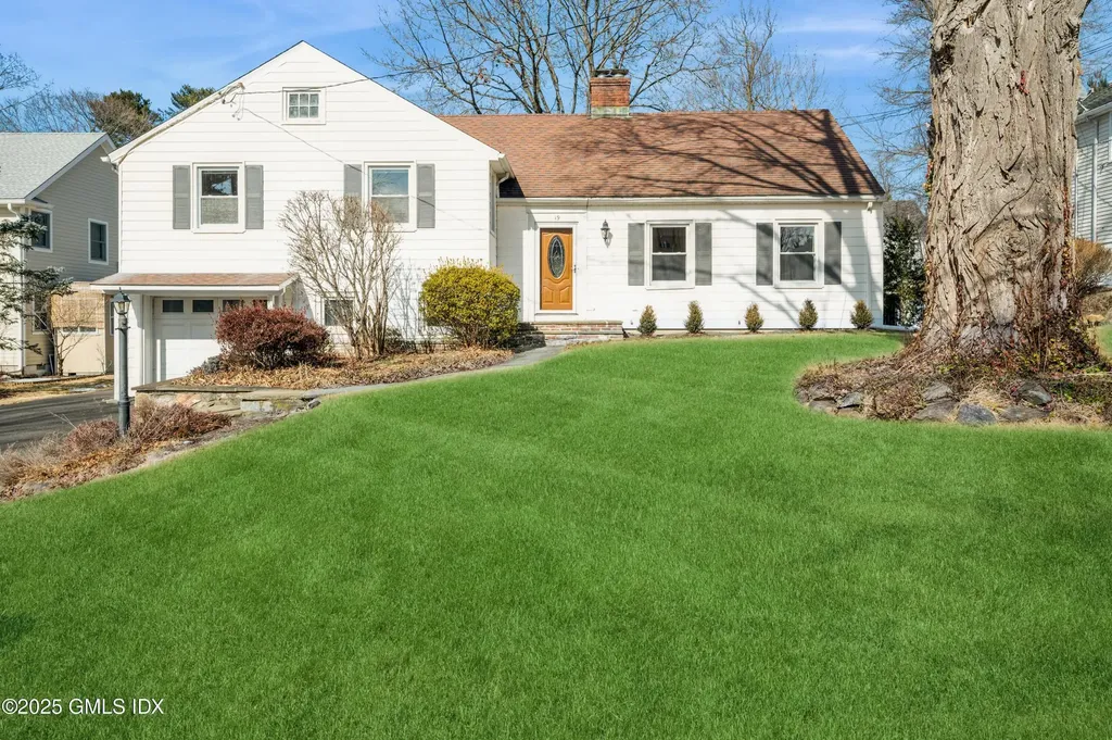 19 Bayside Terrace Riverside CT 06878