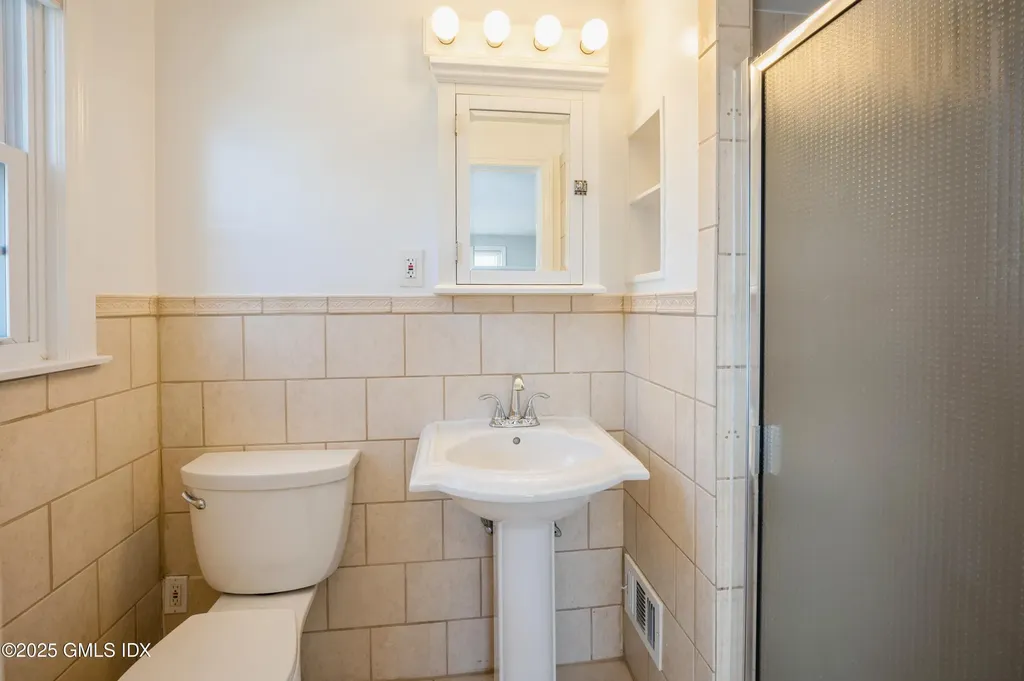 19 Bayside Terrace Riverside CT 06878