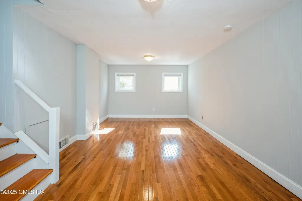 19 Bayside Terrace Riverside CT 06878