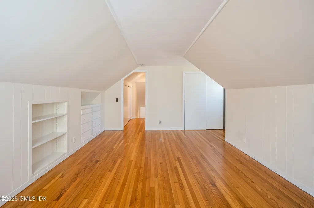 19 Bayside Terrace Riverside CT 06878