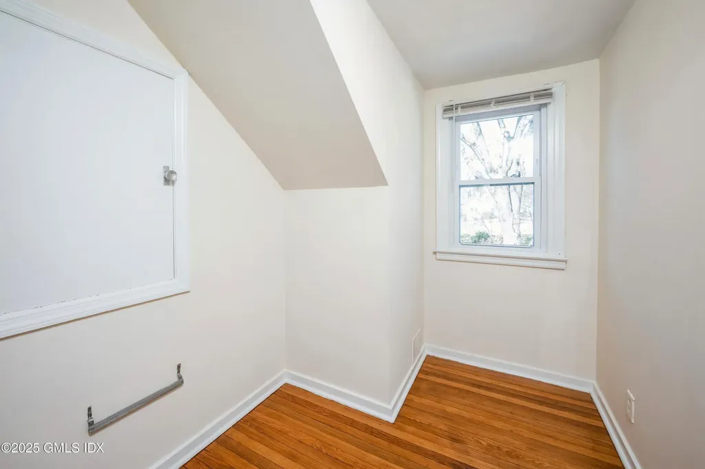 19 Bayside Terrace Riverside CT 06878