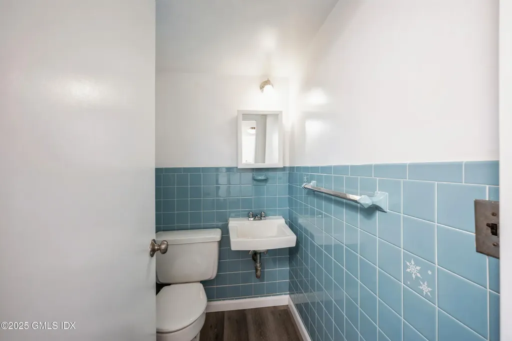 19 Bayside Terrace Riverside CT 06878