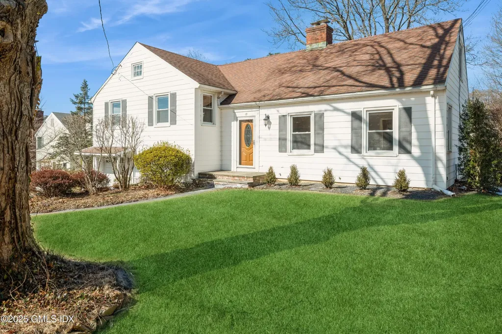 19 Bayside Terrace Riverside CT 06878