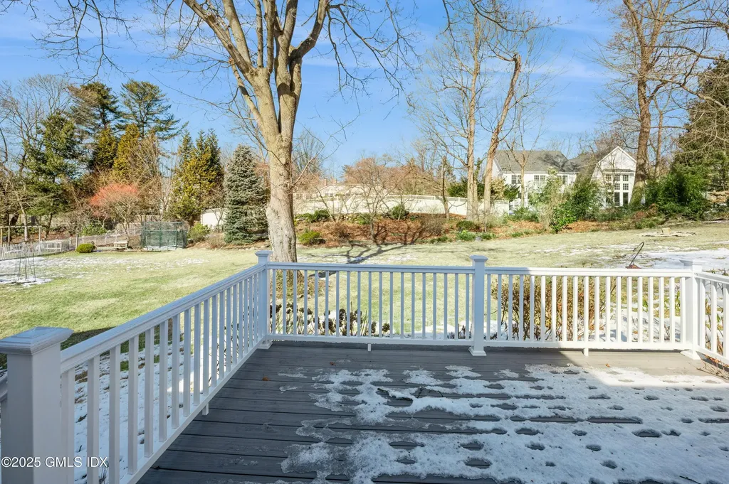 19 Bayside Terrace Riverside CT 06878