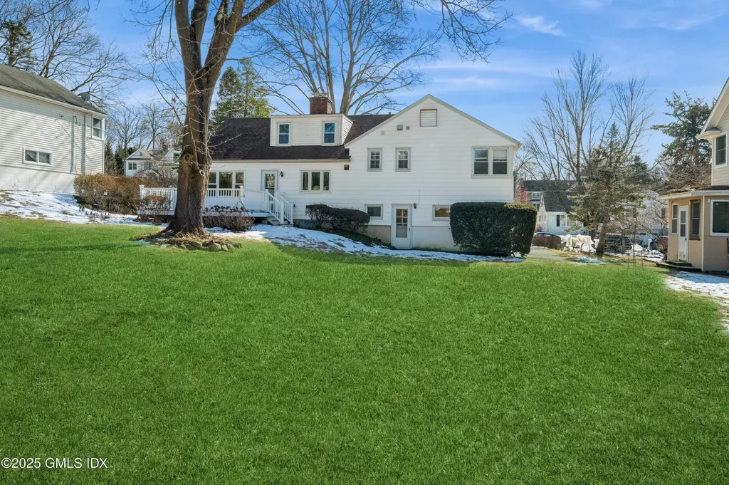 19 Bayside Terrace Riverside CT 06878