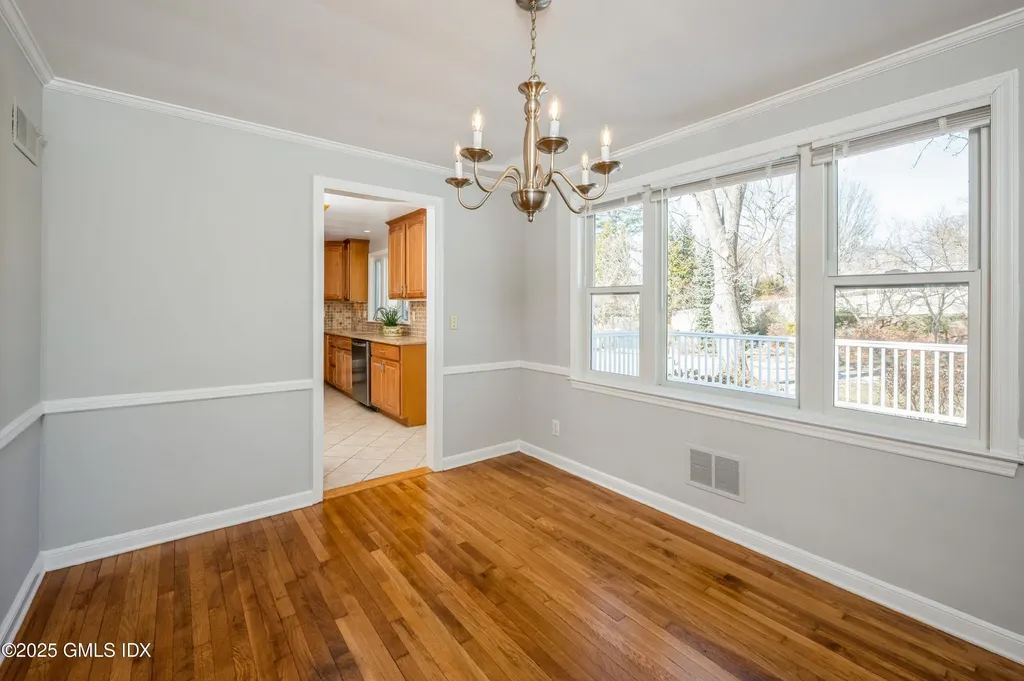 19 Bayside Terrace Riverside CT 06878