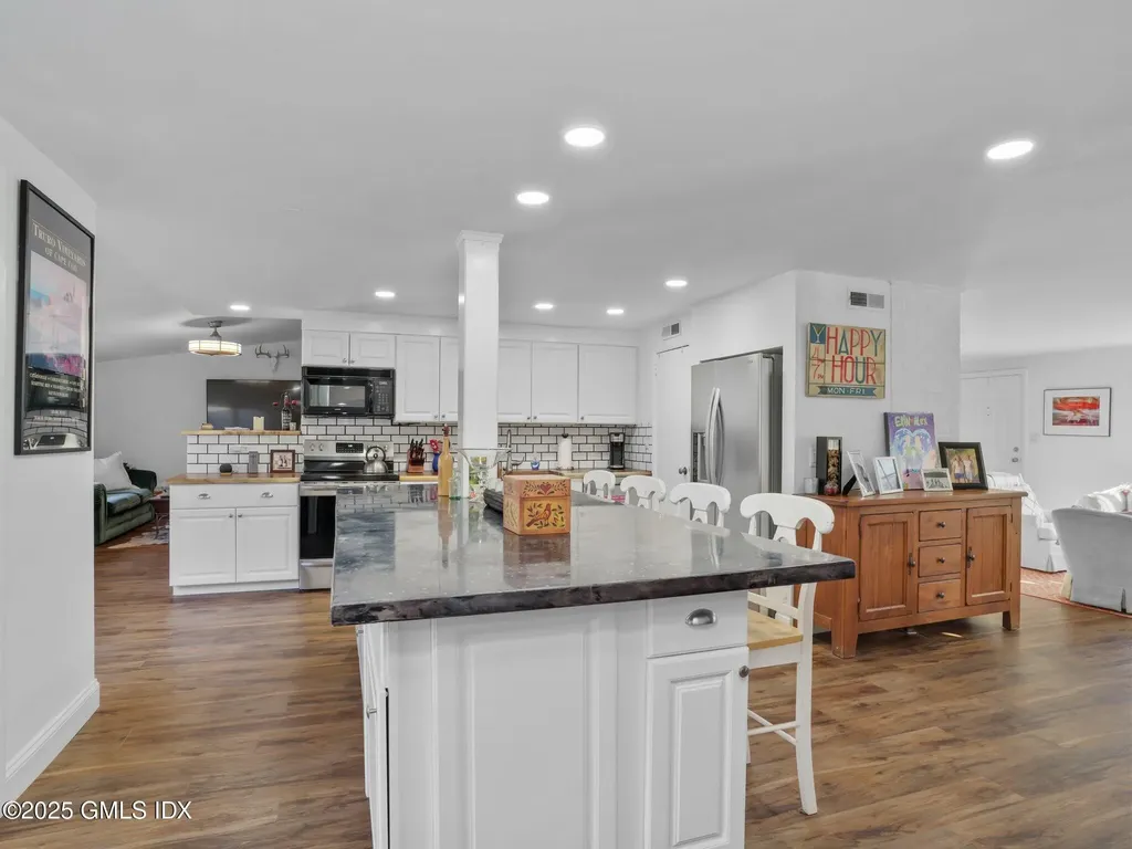 31 Summit Road Riverside CT 06878