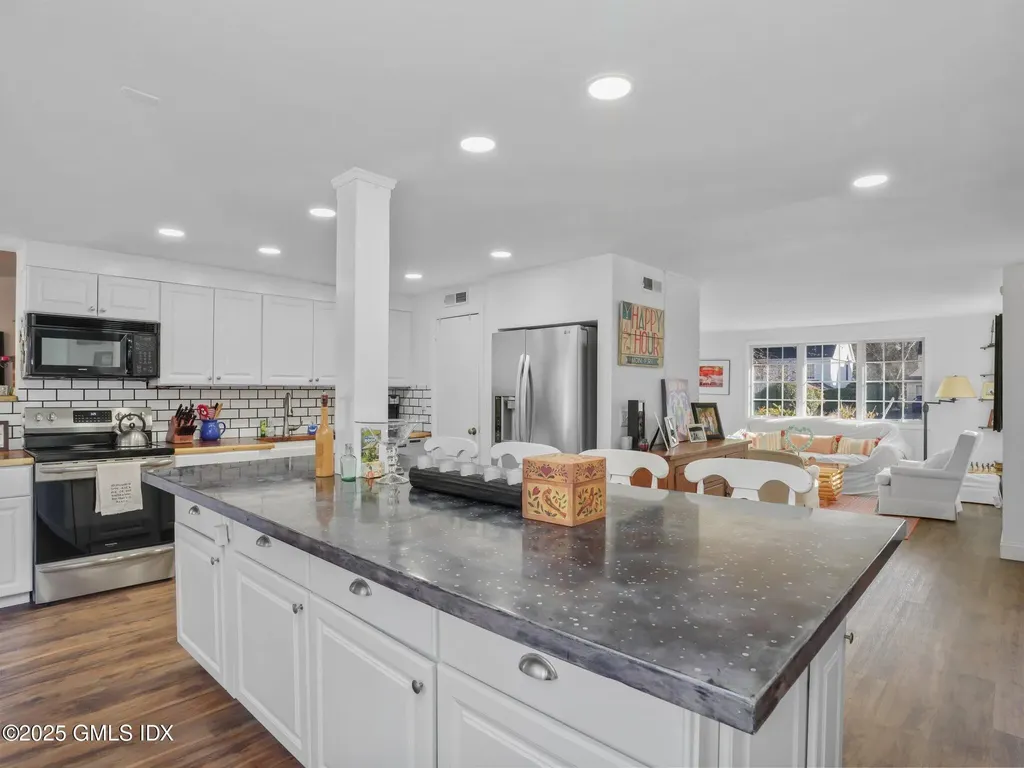 31 Summit Road Riverside CT 06878