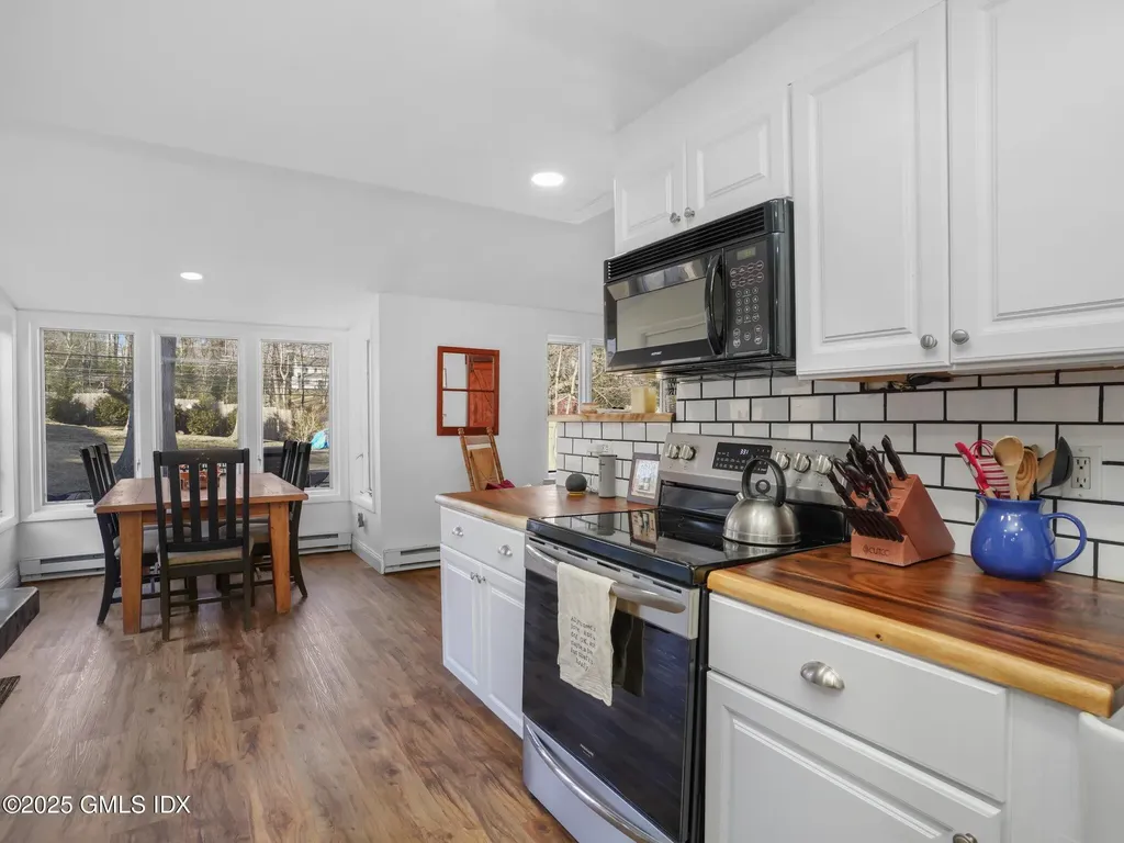 31 Summit Road Riverside CT 06878