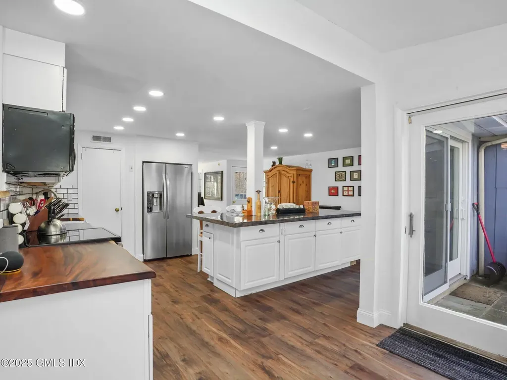 31 Summit Road Riverside CT 06878